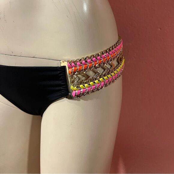 BEACH BUNNY BELIZE BEAUTY SWIMWEAR SET.. - Picture 4 of 12